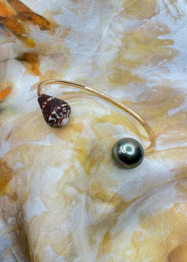 The Kau'i Cuff with Tahitian Pearl & Cone Shell